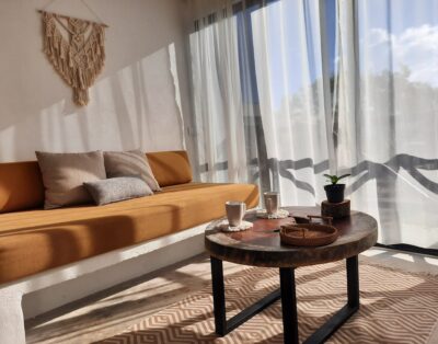 BR/1BA Apt, Balcony,Pool & King Bed-Private Oasis